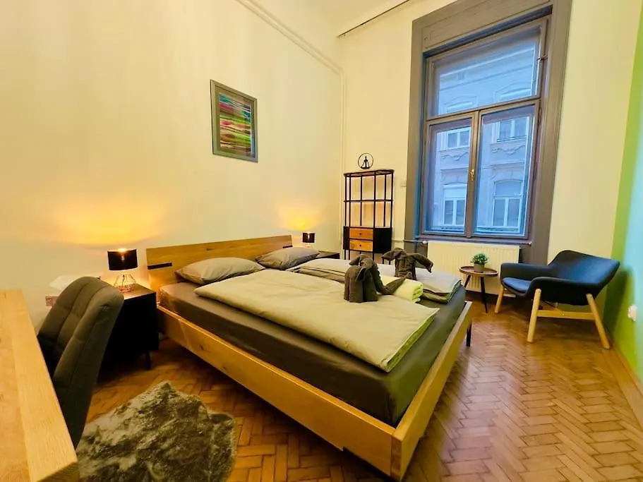New! Huge Luxury 5Br Condo In Central Budapest - Rose House 0*,