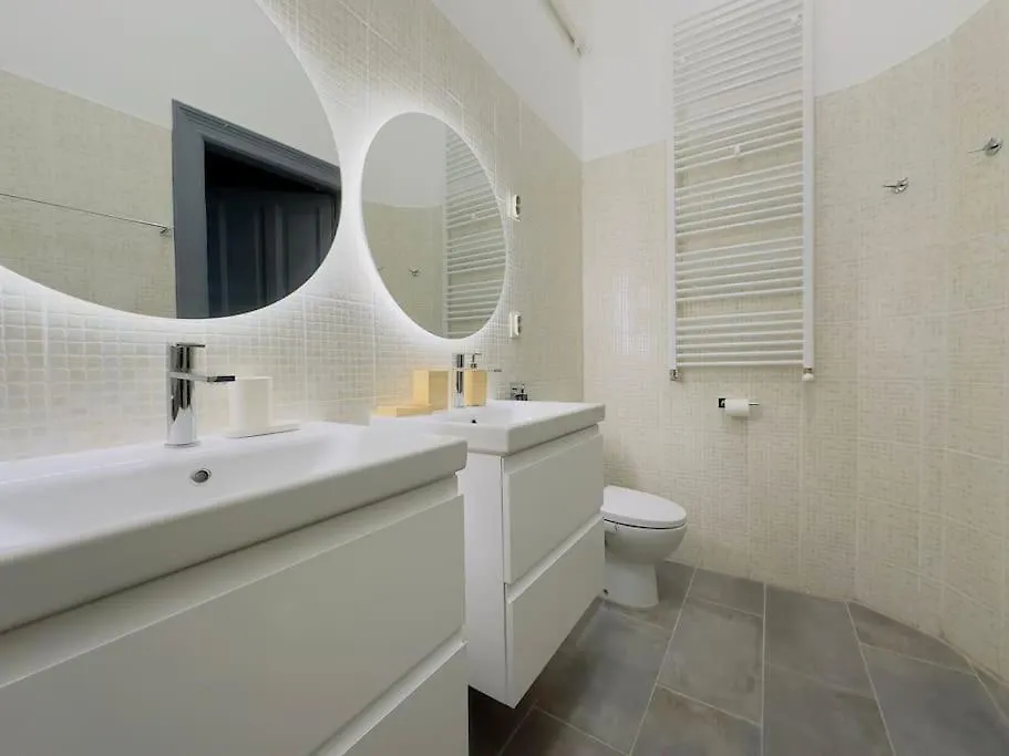 New! Huge Luxury 5Br Condo In Central Budapest - Rose House Hungary
