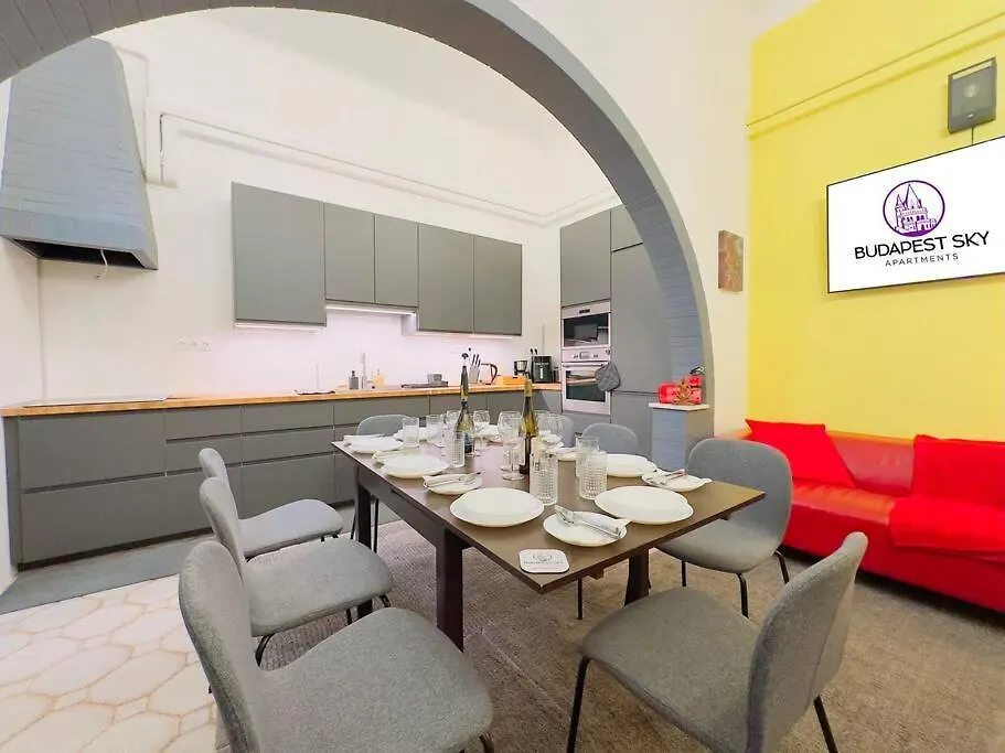 New! Huge Luxury 5Br Condo In Central Budapest - Rose House