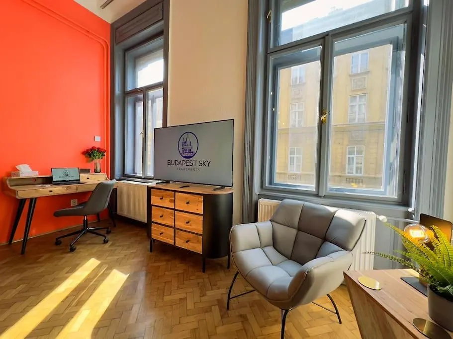 New! Huge Luxury 5Br Condo In Central Budapest - Rose House